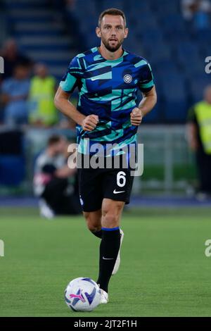 Der niederländische Verteidiger von Inter Stefan de Vrij beim Aufwärmen vor dem Fußballspiel der Serie A zwischen SS Lazio und Inter. Latium gewann 3-1 Stockfoto