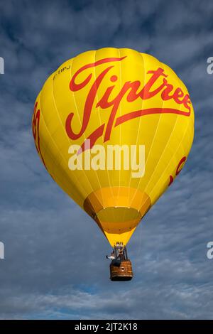 Strathaven, Schottland, Großbritannien. 27.. August 2022. Das Strathaven Balloon Festival, das einzige Ballonfestival in Schottland, begann 1999 und findet im preisgekrönten Strathaven Park statt.das Festival zieht Piloten und Besucher aus ganz Europa an, an dem über 30.000 Zuschauer über das Wochenende teilnehmen. Kredit: Skully/Alamy Live Nachrichten Stockfoto