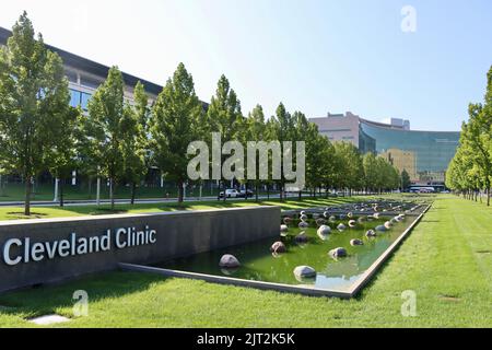 Cleveland Clinic Haupteingang zur East 93. Street von der Chester Avenue Stockfoto