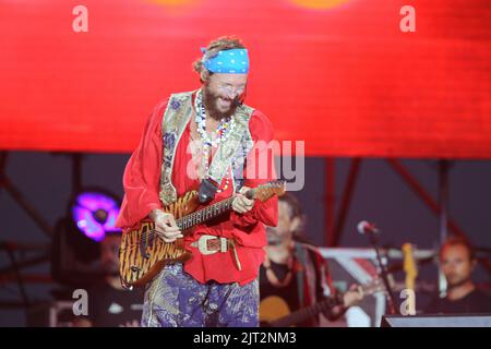 Castelvolturno, Italien. 26. August 2022. Lorenzo Cherubini alias Jovanotti singt am Strand während seiner Jova Beach Party in Castelvolturno, süditalienischer Provinz Caserta. (Foto: Salvatore Esposito/Pacific Press/Sipa USA) Quelle: SIPA USA/Alamy Live News Stockfoto