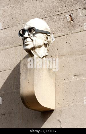 Harzbüste von Ove arup von diana brandenburger Dunelm House Grade II gelisteten brutalistischen Studenten der Betonuniversität in durham County, großbritannien Stockfoto