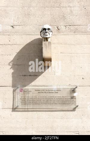 Harzbüste von Ove arup von diana brandenburger Dunelm House Grade II gelisteten brutalistischen Studenten der Betonuniversität in durham County, großbritannien Stockfoto