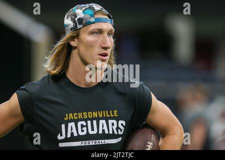 Atlanta, Georgia, USA. 12. August 2022. Jacksonville Jaguars Quarterback Trevor Lawrence (16) während der Aufwärmphase vor dem Vorsaison-Spiel gegen die Atlanta Falcons im Mercedes-Benz Stadium (Bild: © Debby Wong/ZUMA Press Wire) Quelle: ZUMA Press, Inc./Alamy Live News Stockfoto