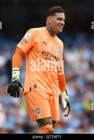 Manchester, England, 27.. August 2022. Ederson von Manchester City während des Spiels der Premier League im Etihad Stadium, Manchester. Bildnachweis sollte lauten: Darren Staples / Sportimage Stockfoto