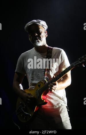 Joey Santiago von Pixies tritt bei einem Konzert in Zagreb, Kroatien, am 27. August 2022 auf. Foto: Zeljko Hladika/PIXSELL Stockfoto