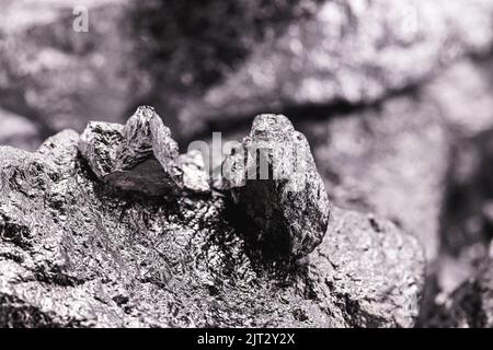 palladium-Stein, ein Übergangsmetall, das bei der Herstellung von Luft- und Raumfahrtausrüstungen und im Bergbaukonzept verwendet wird Stockfoto