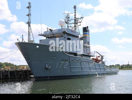 220826-N-OH262-0833 VIRGINIA BEACH, VA. (26. August 2022) - eine Ansicht des Marine-Schlepper des Militärkommandos Sealift Command USNS Apache (T-ATF 172) an der Pier-Seite der Joint Expeditionary Base Little Creek-Fort Story, 26. August. (USA Navy-Foto von Bill Mesta/veröffentlicht) Stockfoto