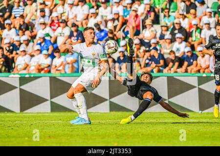 Elche, Elche, Spanien. 27. August 2022. ELCHE, SPANIEN - 27. AUGUST: Roger Marti von Elche CF und Aihen MuÃ±oz von Real Sociedad während des Spiels zwischen Elche CF und Real Sociedad de Futbol von La Liga Santander am 27. August 2022 in MartÃ-nez Valero in Elche, Spanien. (Bild: © Samuel CarreÃ±O/PX Imagens via ZUMA Press Wire) Stockfoto