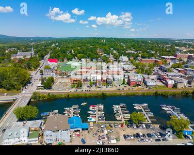 Magog City Luftaufnahme an der Mündung des Magog River zum Lake Memphremagog, Magog, Memphremagog County, Quebec QC, Kanada. Stockfoto