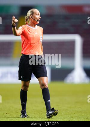 San Jose, Costa Rica. 25. August 2022. San Jose, Costa Rica, August 25. 2022: Schiedsrichter Tess Olofsson (SWE) während der FIFA U20 Frauen-Weltmeisterschaft Costa Rica 2022 Fußball-Halbfinale zwischen Brasilien und Japan im Estadio Nacional in San Jose, Costa Rica. (Daniela Porcelli/SPP) Quelle: SPP Sport Press Foto. /Alamy Live News Stockfoto