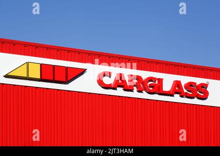 Dardilly, Frankreich - 13. Juni 2021: Carglass ist ein weltweit täunternehmen für die Reparatur und den Austausch von Fahrzeugglas in 35 Ländern Stockfoto