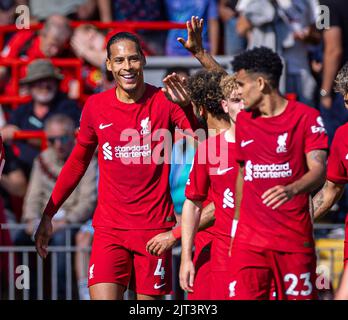 Liverpool. 28. August 2022. Liverpools Virgil van Dijk (1. L) feiert am 27. August 2022 ein Tor beim Spiel der englischen Premier League zwischen Liverpool und AFC Bournemouth in Liverpool, Großbritannien. Quelle: Xinhua/Alamy Live News Stockfoto