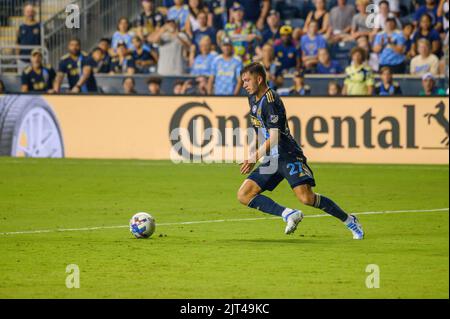 Chester, Pennsylvania, USA. 27. August 2022. Am 27. August 2022 schiebt der Chester PA-Philadelphia Union-Spieler Kai WAGNER (27) während des Spiels im Subaru Park den Ball nach unten (Foto: © Ricky Fitchett/ZUMA Press Wire) Stockfoto