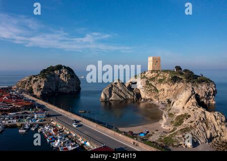 Drohnenschießen das Schloss sile und seine Umgebung, sile, istanbul, türkei Stockfoto