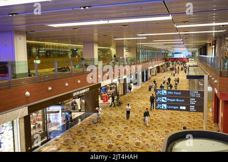 SINGAPUR - CA. JANUAR 2020: Innenaufnahme des Flughafens Singapur Changi. Stockfoto