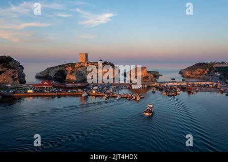 Drohnenschießen das Schloss sile und seine Umgebung, sile, istanbul, türkei Stockfoto