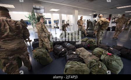 U.S. Airmen ist der Notfallgruppe 821. zugeordnet Stockfoto