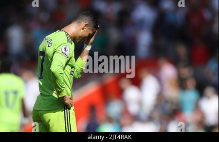 Southampton, England, 27.. August 2022. Cristiano Ronaldo von Manchester United reagiert während des Spiels der Premier League im St. Mary's Stadium, Southampton. Bildnachweis sollte lauten: Paul Terry / Sportimage Stockfoto