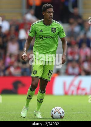 Southampton, England, 27.. August 2022. Raphael Varane von Manchester United während des Spiels der Premier League im St. Mary's Stadium, Southampton. Bildnachweis sollte lauten: Paul Terry / Sportimage Stockfoto