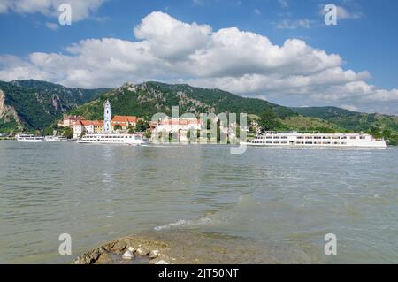 Berühmtes Dorf Dürnstein an der Donau in Wachau, Niederösterreich Stockfoto