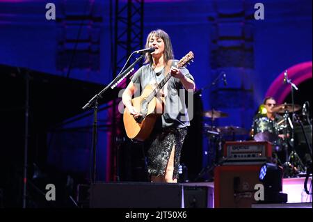 Mantova, Italien. 27. Aug, 2022. carmen consoli während CARMEN CONSOLI, italienische Sängerin Musikkonzert in MANTOVA, Italien, August 27 2022 Quelle: Independent Photo Agency/Alamy Live News Stockfoto