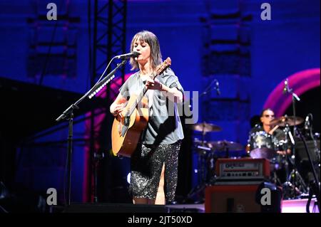 Mantova, Italien. 27. Aug, 2022. carmen consoli während CARMEN CONSOLI, italienische Sängerin Musikkonzert in MANTOVA, Italien, August 27 2022 Quelle: Independent Photo Agency/Alamy Live News Stockfoto