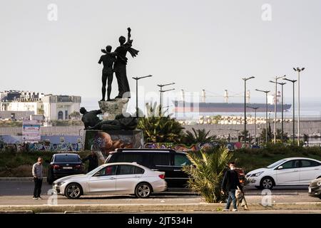 Beirut, Libanon: Die Märtyrer-Statue auf dem Märtyrerplatz, Denkmal zur Erinnerung an die Märtyrer, die von den Osmanen hingerichtet wurden, gespickt mit Einschusslöchern aus dem libanesischen Bürgerkrieg, Martyrerplatz, Innenstadt von Beirut, Libanon Stockfoto