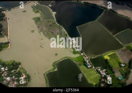 Dhaka, Bangladesch. 24. August 2022. Luftaufnahme von landwirtschaftlichen Ackerland in der Nähe von Dhaka City . (Foto: Sazzad Hossain/SOPA Images/Sipa USA) Quelle: SIPA USA/Alamy Live News Stockfoto