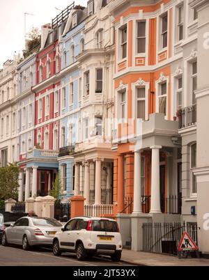 Farbenfrohe Häuser, in der Nähe von Portobello Rad, London, Großbritannien Stockfoto