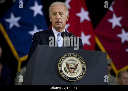 US-Vizepräsident Joe Biden spricht bei einer Zeremonie zur Befehlsänderung der US-Streitkräfte und des Irak in Bagdad, Irak, am 100901. September Stockfoto