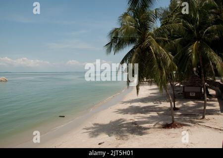 Cove, Batu Ferringhi, Penang, Malaysia, Asien. Schöner Meerblick mit Sand und Meer. Baru Ferringhi ist das touristische Gebiet von Penang (die Perle der Stockfoto