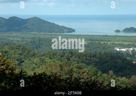 Blick auf die Westküste von Penang vom zentralen Hochland, Penang, Malaysia, Asien. Straße von Malacca Stockfoto