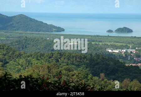 Blick auf die Westküste von Penang vom zentralen Hochland, Penang, Malaysia, Asien. Straße von Malacca Stockfoto