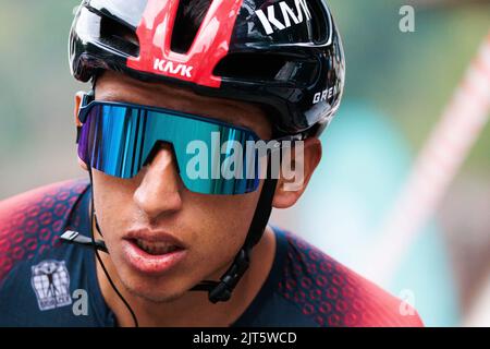 28. August 2022, Baden-Württemberg, Schiltach: Egan Bernal vom Team Ineos Grenadiers steht vor der 4.. Etappe der Deutschlandtour in Schiltach am Start. Die 4. und damit letzte Etappe der Deutschlandtour startet heute in Schiltach und endet in Stuttgart. Foto: Philipp von Ditfurth/dpa Stockfoto