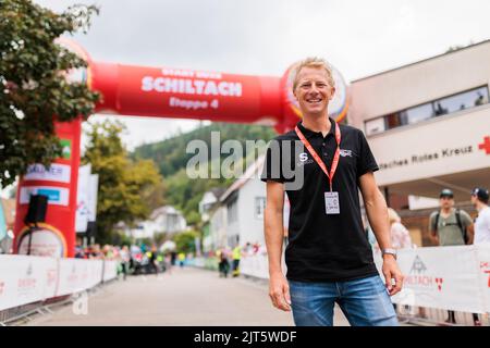 28. August 2022, Baden-Württemberg, Schiltach: Fabian Wegmann, Sportdirektor der Deutschland-Rundfahrt, steht in Schiltach vor der Etappe 4. am Start. Die 4. und damit letzte Etappe der Deutschlandtour startet heute in Schiltach und endet in Stuttgart. Foto: Philipp von Ditfurth/dpa Stockfoto