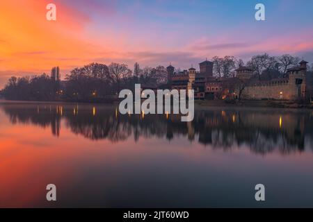 Turin, Italien bei Borgo Medievale am Poe River. Stockfoto