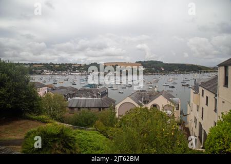 Falmouth Harbour, Falmouth, Cornwall, England, August 24. 2022, Kleine Boote können im Hafen gesehen werden. Stockfoto