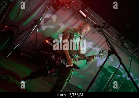 Stoke Prior, Großbritannien, 28. August 2022, Cuttin Edge tritt am letzten Tag beim Beermageddon Heavy Metal Festival auf. Kredit: Will Tudor/Alamy Live Nachrichten Stockfoto