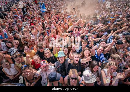 Nachtschwärmer während des Leeds Festival 2022 im Bramham Park in Leeds. Bilddatum: Sonntag, 28. August 2022. Stockfoto