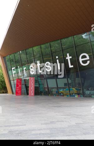 Firstsite Colchester, Museum des Kunstfonds des Jahres 2021. Es ist eine Organisation für zeitgenössische bildende Kunst, die in einem Gebäude untergebracht ist, das von Rafael Vinoly entworfen wurde Stockfoto