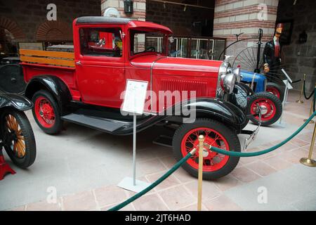 ANKARA, TURKIYE - 04. JUNI 2022: 1930 Ford Modell A Pickup Truck im Ankara Rahmi M. Koc Museum. Koc Museum ist der Geschichte des Verkehrs gewidmet, indust Stockfoto