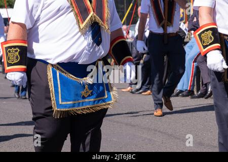 Regalia, getragen von Mitgliedern der Royal Black Preceptory No. 357 Aghalee Star of Peace, bei der jährlichen Co. Antrim Grand Black Chapter Demonstration HE Stockfoto