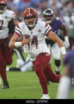 Washington Commanders QB Sam Howell (14) in Aktion während eines Vorsaison-Spiels gegen die Baltimore Ravens im M&T Bank Stadium in Baltimore, Maryland am 27. August 2022. Foto/ Mike Buscher/Cal Sport Media Stockfoto