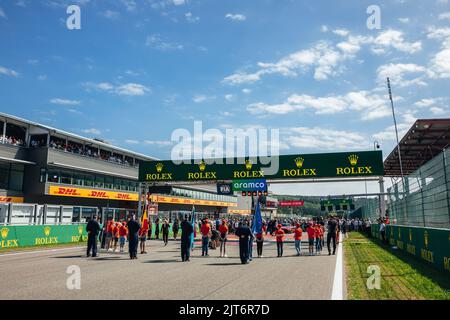 Spa, Belgien. 28. August 2022. Das Startfeld vor dem Start des Rennens. 28.08.2022. Formel 1 Weltmeisterschaft, Rd 14, Großer Preis Von Belgien, Spa Francorchamps, Belgien, Wettkampftag. Bildnachweis sollte lauten: XPB/Press Association Images. Quelle: XPB Images Ltd/Alamy Live News Stockfoto
