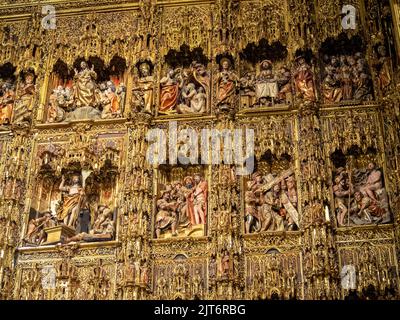 Detail des Altars der Hauptkapelle der Kathedrale von Sevilla Stockfoto