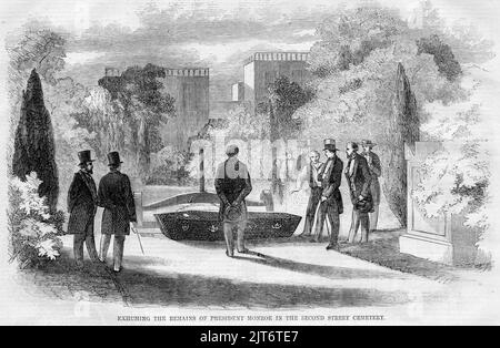 Die Exhumierung der Leiche von James Monroe, dem fünften Präsidenten der USA. Er starb 1831 und 27 Jahre später, 1858, wurde sein Leichnam am President's Circle auf dem Hollywood Cemetery in Richmond, Virginia, erneut beigesetzt. Stockfoto