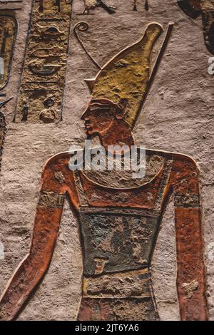 Alte ägyptische Zeichnungen in den Pharaonengräbern im Tal der Könige in Luxor, Ägypten Stockfoto