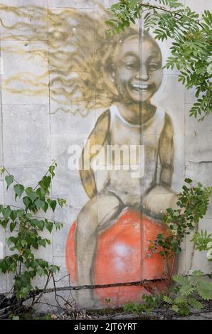 Verzierte Mauer in der verlassenen Stadt Prypiat, Tschernobyl-Sperrzone, Ukraine Stockfoto