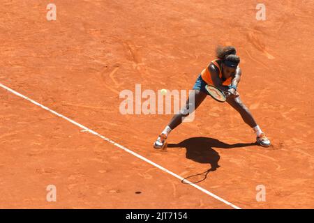 Serena Williams spielt Tennis bei den Mutua Madrid Open Stockfoto