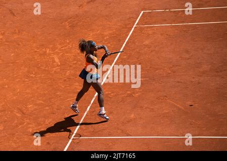 Serena Williams spielt Tennis bei den Mutua Madrid Open Stockfoto